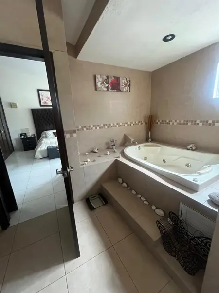 ¡Exclusiva Joya en Club de Golf La Hacienda: Lujo, Golf y Vida Premium por Solo $7.7M!