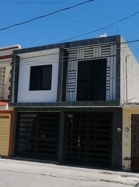 CASA EN VENTA, al Sur de Aguascalientes, en Fracc. Casa Blanca!!