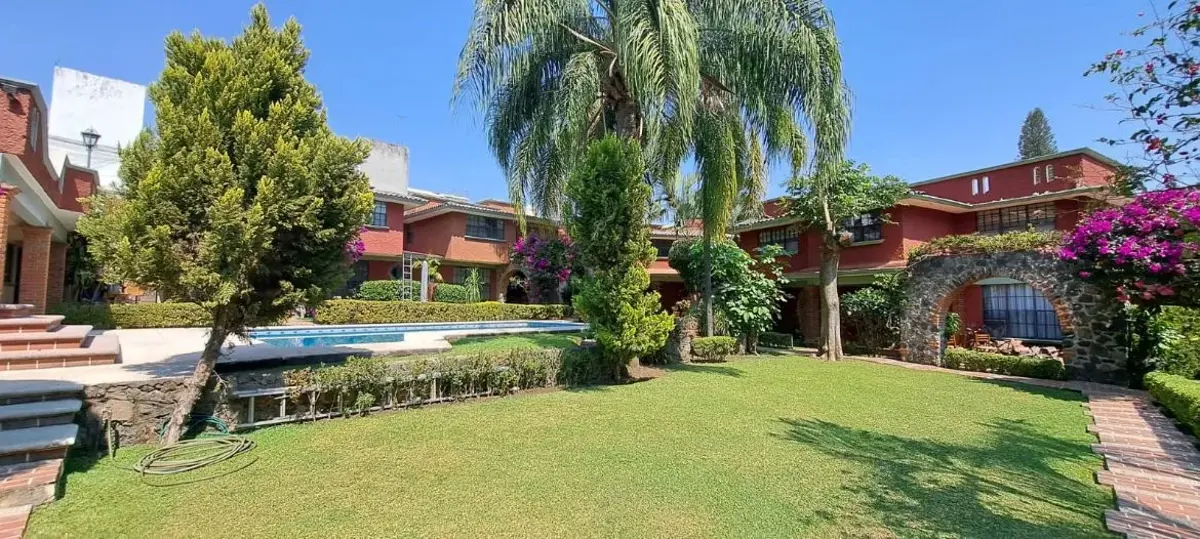 Casa en venta en Lomas del Mirador, Cuernavaca — foto 1 de 14