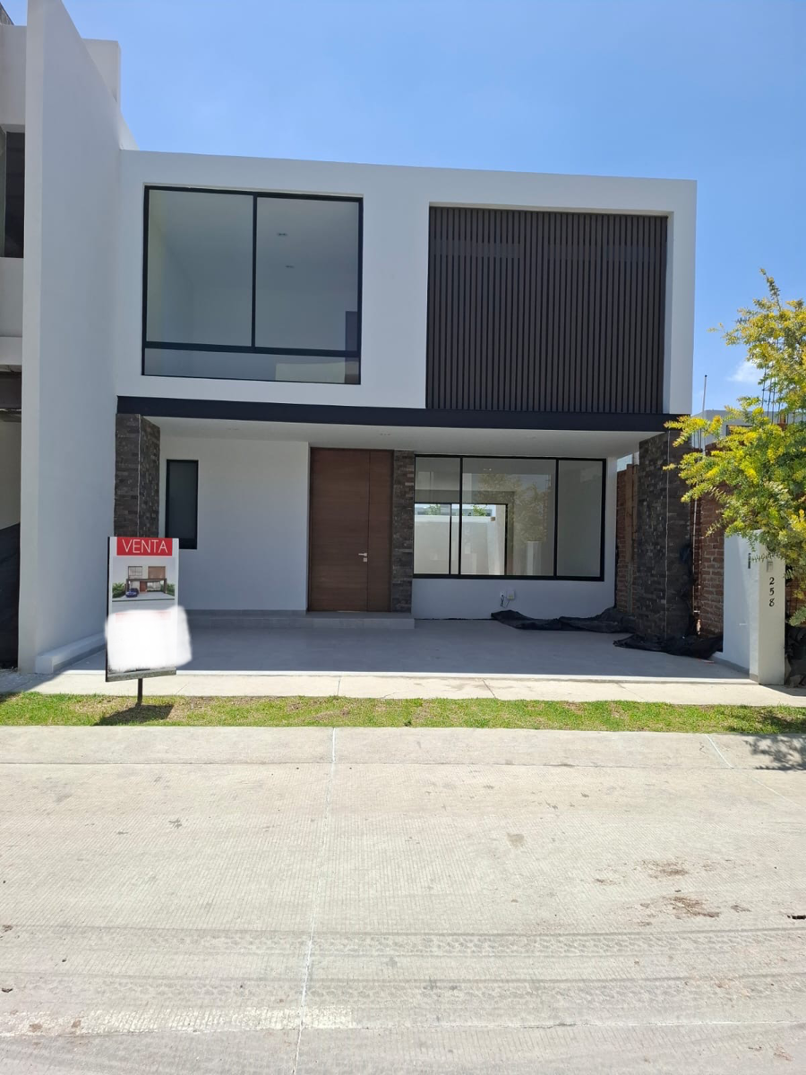 Casa en venta en Santa Fe, León — foto 1 de 11