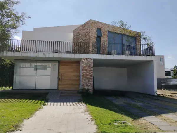 Casa en Venta en Los Sueños, Zapopan: Espaciosa Propiedad con Amenidades Exclusivas