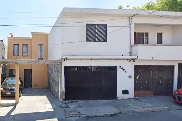 Se VENDE casa sobre avenida en col. Vista hermosa