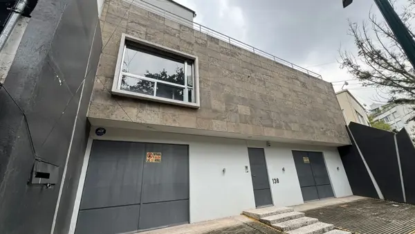Edificio para Oficina | 517m2 | 3 niveles | 2 Estacionamientos