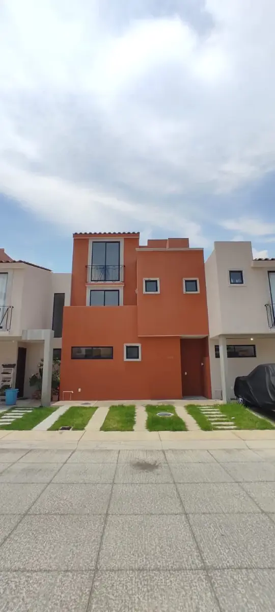 Casa en venta en Lomas del Pedregal, Tlajomulco de Zúñiga — foto 1 de 17