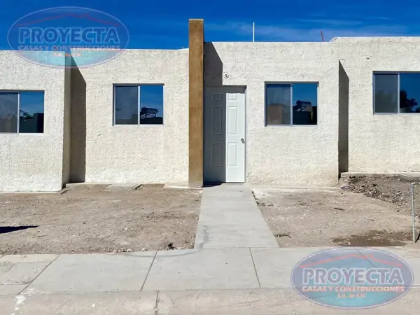Casa en Venta Cerca de Aurrera Milenio con Cimientos en Frac. Valladolid