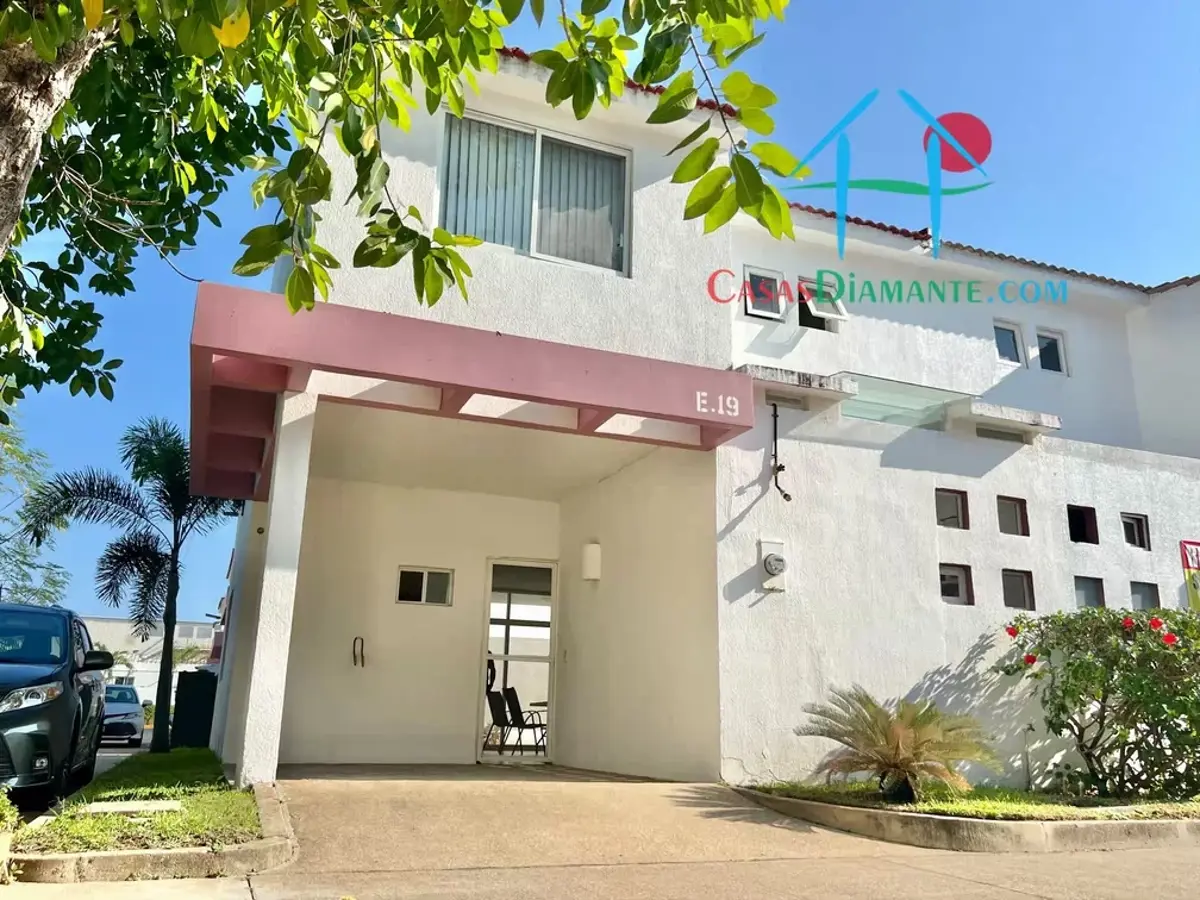 Casa con 3 recámaras y terraza con salida al jardín Casa con 3 recámaras y terraza con salida al jardín