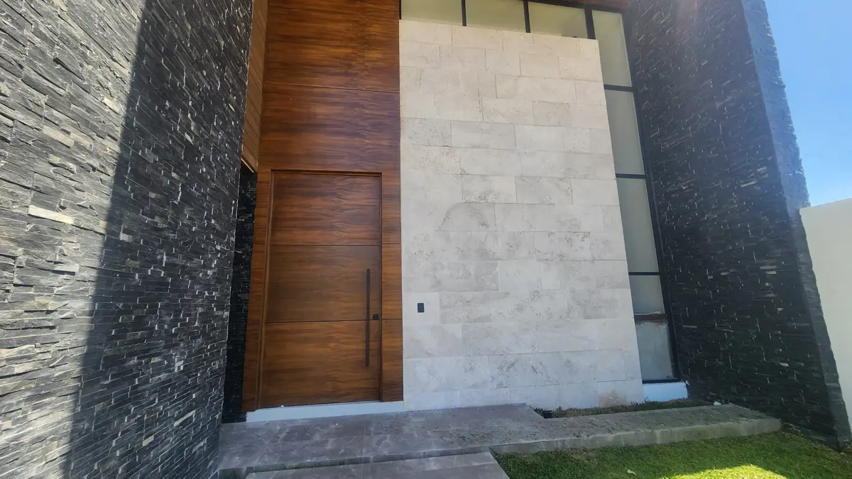 Vista 2 de Casa en Venta con alberca en Las Villas