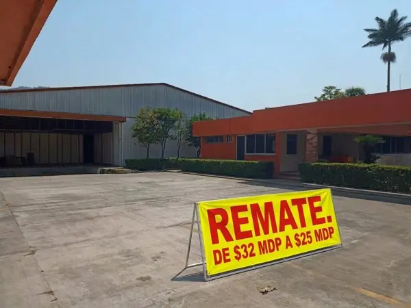 Nave Industrial Lista para Operar: 4,525 m² en Huiloapan. Cerca del Hospital Civil de Río Blanco.