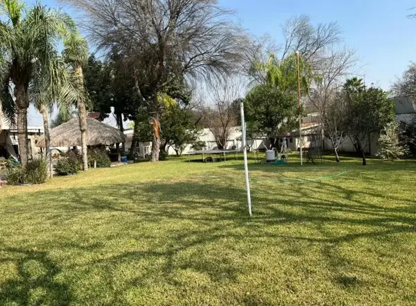 Quinta en Venta con Alberca y Árboles Frutales en Jardines de la Silla