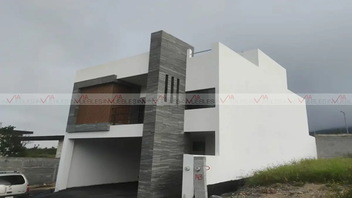 Casa en venta en La Montaña, García — foto 1 de 14