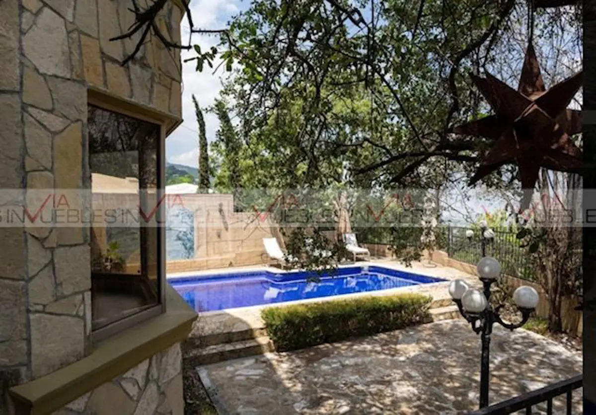 Casa en venta en Valle de San Angel Sect Frances, San Pedro Garza García — foto 1 de 16