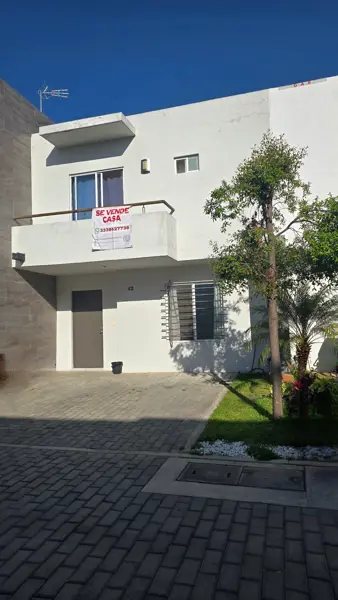Única en Tesistan! casa en venta 3 Recámaras con Baño Propio (Una en PB) + Alberca y Seguridad 24/7