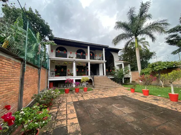 Residencia Estilo Colombiana en Camerino Z. Mendoza, Veracruz - A la Venta