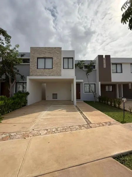Casa en Venta en Merida en Privada con Amenidades, Caucel, Mod D