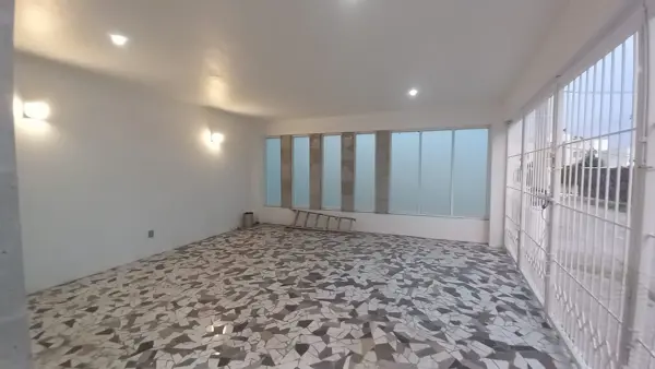 Casa con Alberca Infinita y Seguridad 24/7