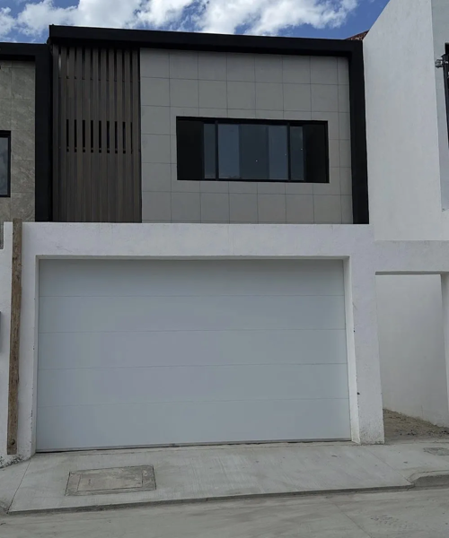 Casa en venta en Pinos | Ubicación premium dentro de privada, mayor iluminación y acceso exclusivo