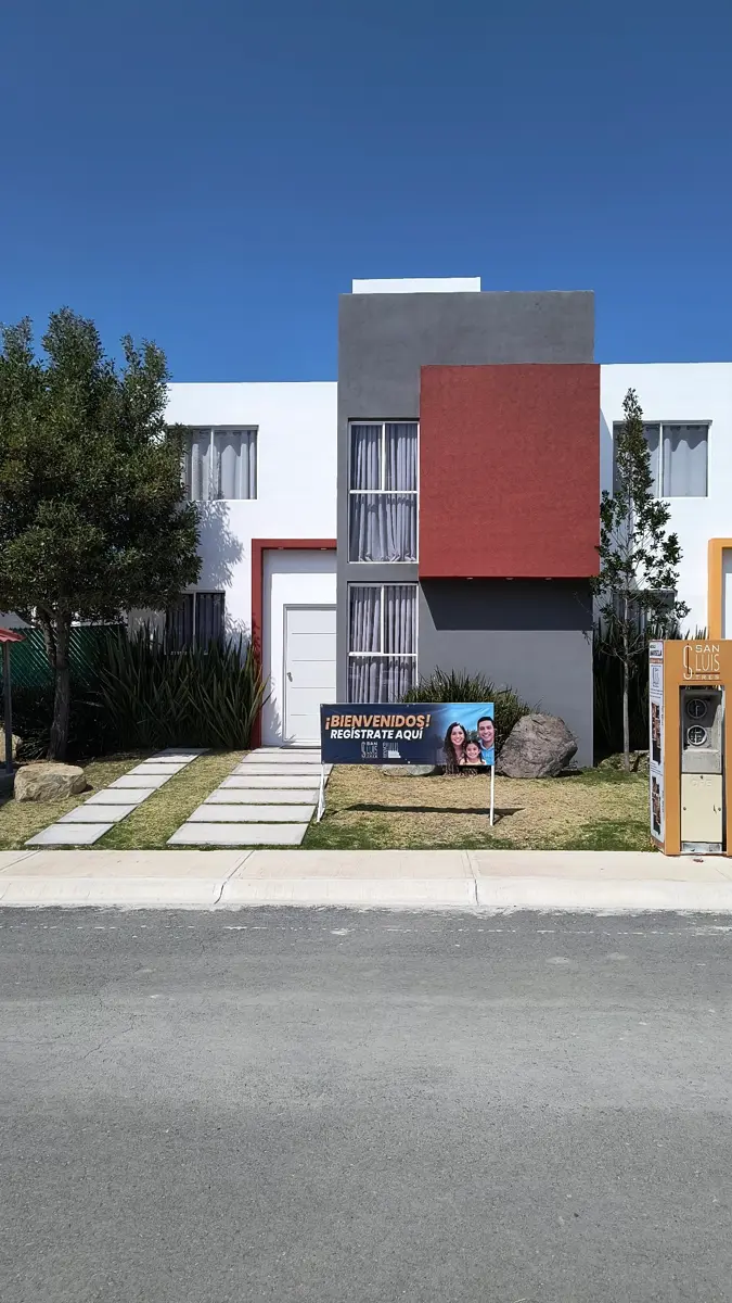 Casa en venta en San Luis, Mineral de la Reforma — foto 1 de 5