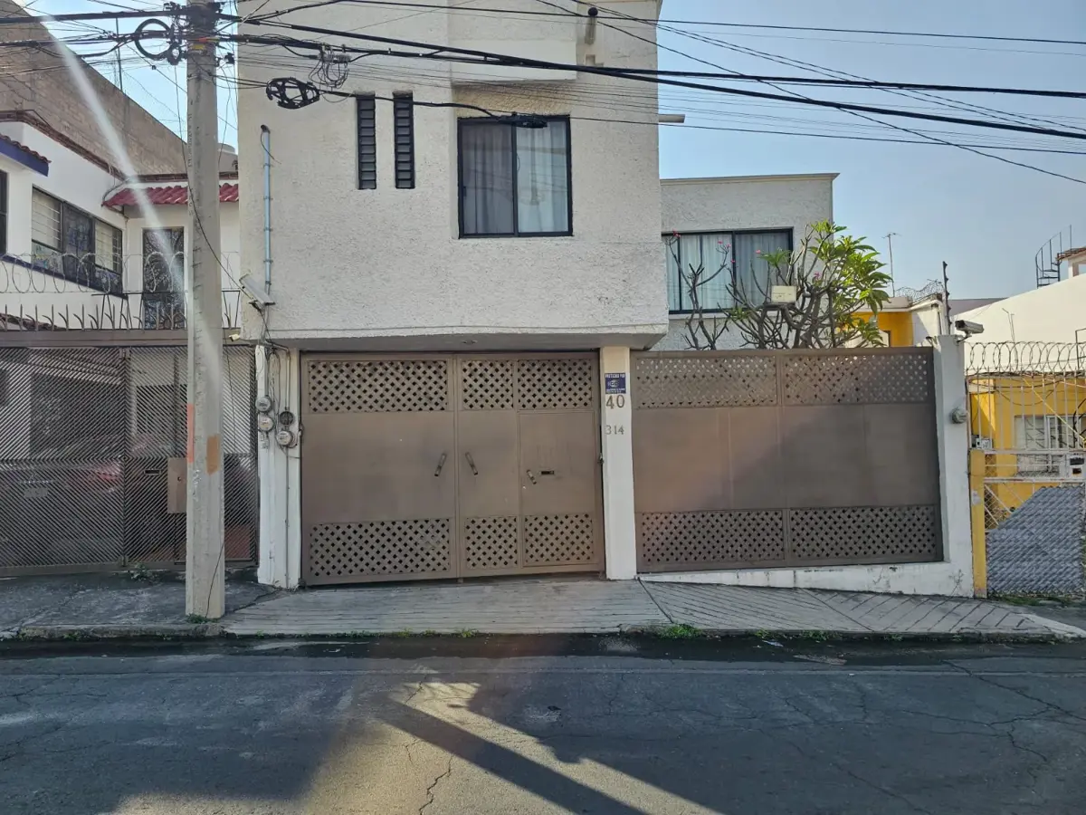 Casa en venta en Miguel Hidalgo, Cuernavaca — foto 1 de 14