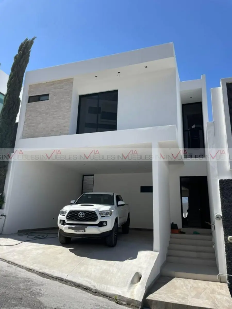 Casa en renta en Residencial Vistalta, Monterrey — foto 1 de 10