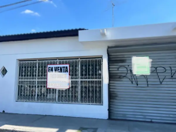 CASA EN VENTA SOBRE AVENIDA,  ACONDICIONADA COMO LOCAL COMERCIAL