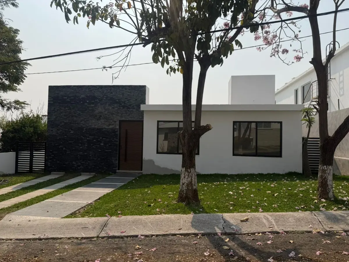 Casa en venta en Lomas de Cocoyoc, Atlatlahucan — foto 1 de 13