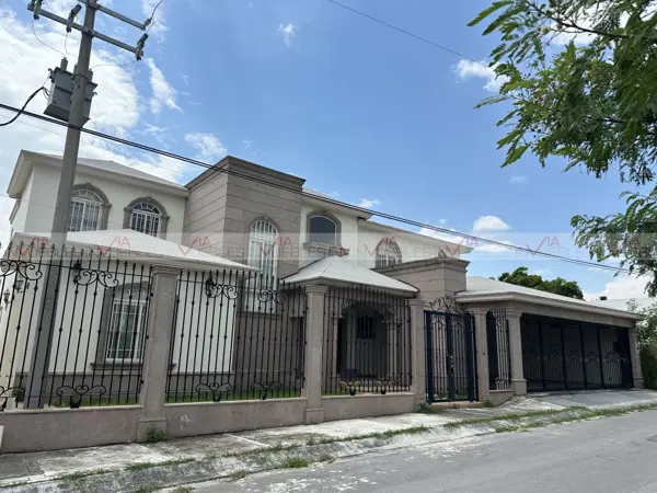 Casa en venta en Lomas de los Pilares, Cadereyta Jiménez — foto 3 de 8