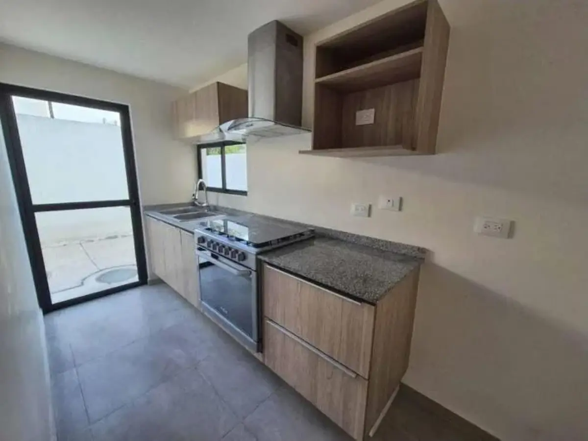 Casa en renta en Adamar, Tlajomulco de Zúñiga — foto 1 de 3