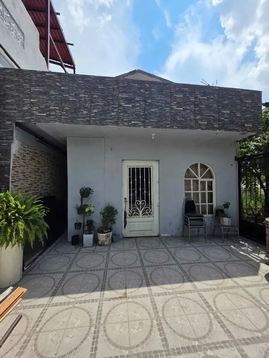Casa en venta en Roble Santa Maria, Guadalupe — foto 1 de 12