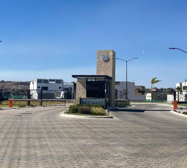 Venta de terreno en Parque Volcanes, a un costado del Chedraui Selecto de Cascatta, una
de las zonas