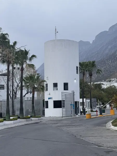 CASA EN VENTA EN COLINAS DEL VALLE  / PONIENTE