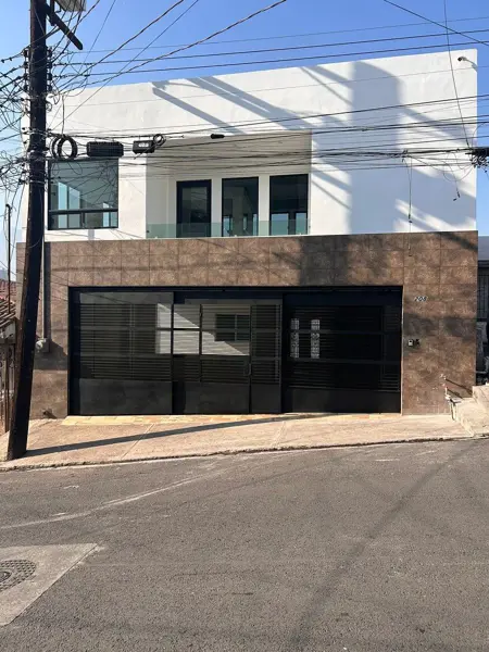 CASA EN VENTA COLINAS DE SAN JERÓNIMO.