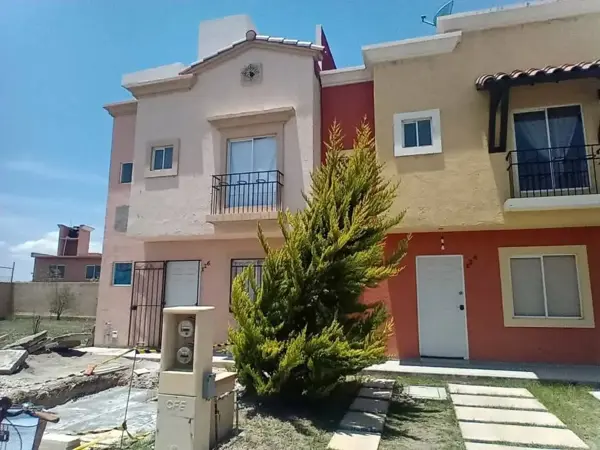 Casa en venta de 3 recamaras con jardín excedente Casa en venta de 3 recamaras con jardín excedente