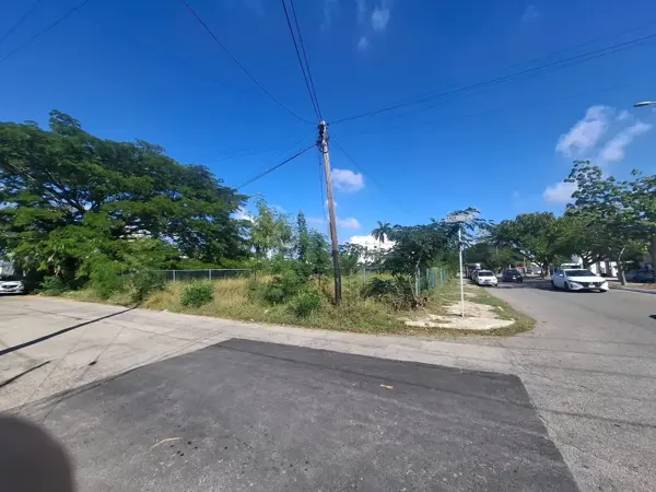 VENTA O RENTA TERRENO SOBRE AV CAMPESTR,E MERIDA, YUCATAN VENTA O RENTA TERRENO SOBRE AV CAMPESTR,E MERIDA, YUCATAN