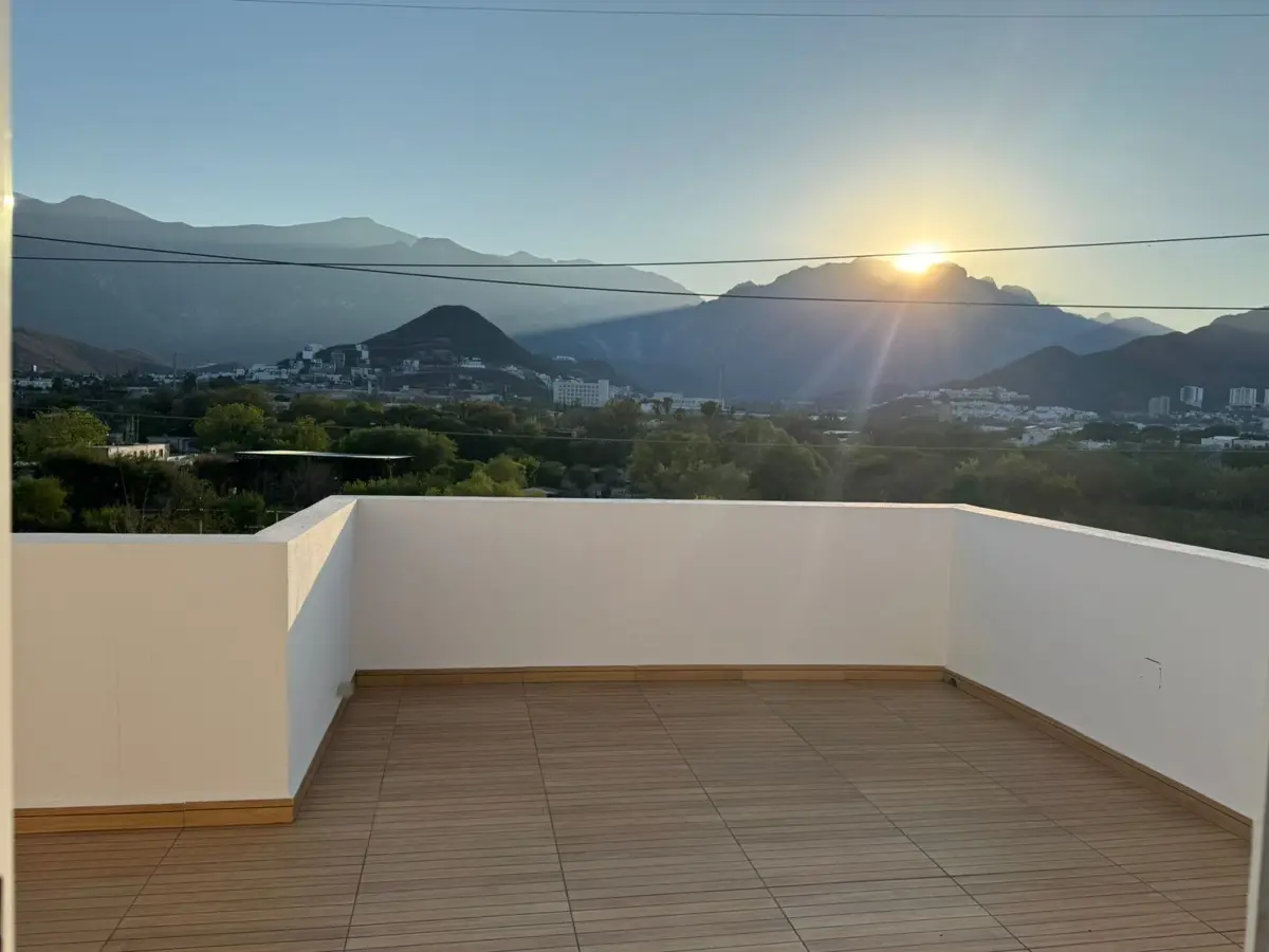 Casa en venta en La Perla, Monterrey — foto 1 de 51