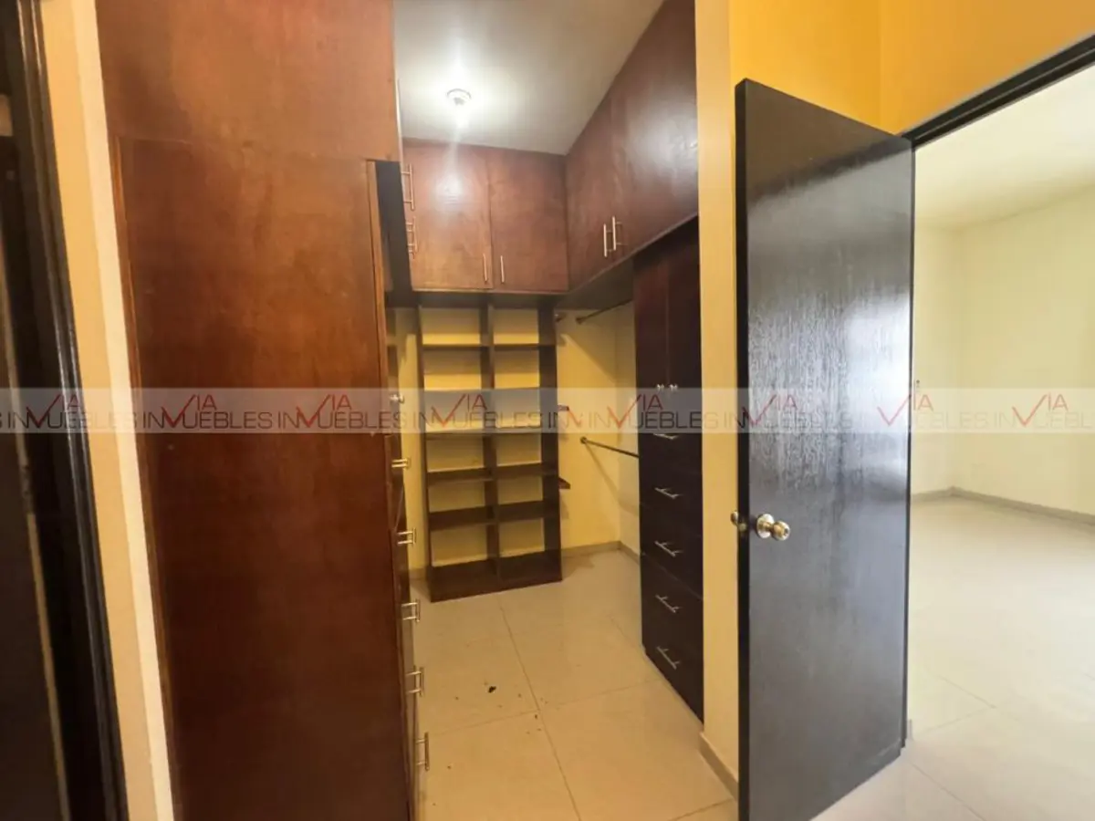 Casa en renta en Lomas de los Pilares, Cadereyta Jiménez — foto 1 de 16