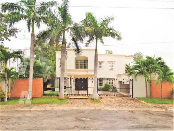 Casa en Venta, Estilo Clásico ,4 Recámaras en Residencial Campestre, Cancún Casa en Venta, Estilo Clásico ,4 Recámaras en Residencial Campestre, Cancún