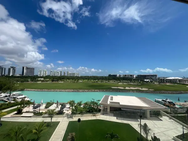 Departamento en Venta 3 Recámaras, Salón TV,  La Vela, Puerto Cancún, Cancún.