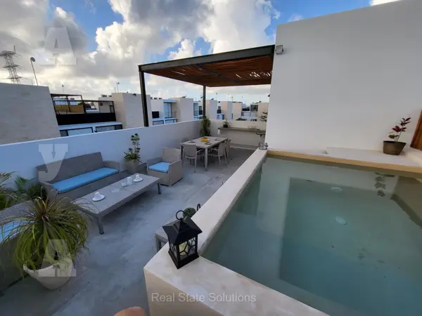 Casa Nueva en PRE venta, 3 Recámaras, 2 Niveles, Piscina, 10.2 m2 en  Roof Top, Playa del Carmen