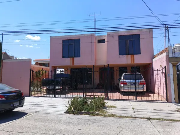 Casa en Venta de 4 Recámaras en Jardines de Aguascalientes