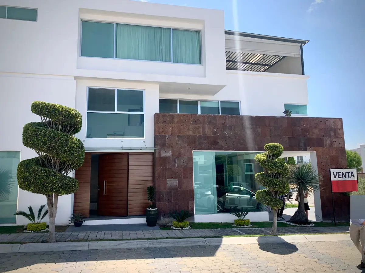 Casa en venta en Lomas de Angelópolis, San Andrés Cholula — foto 1 de 44