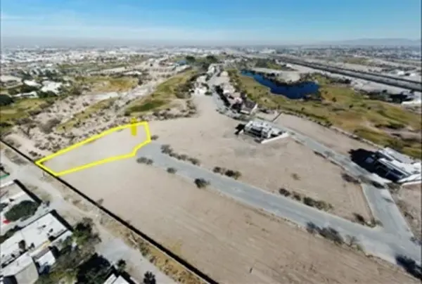 Exelente terreno en campo de golf uno de los mejores fraccionamientos de la ciudad.