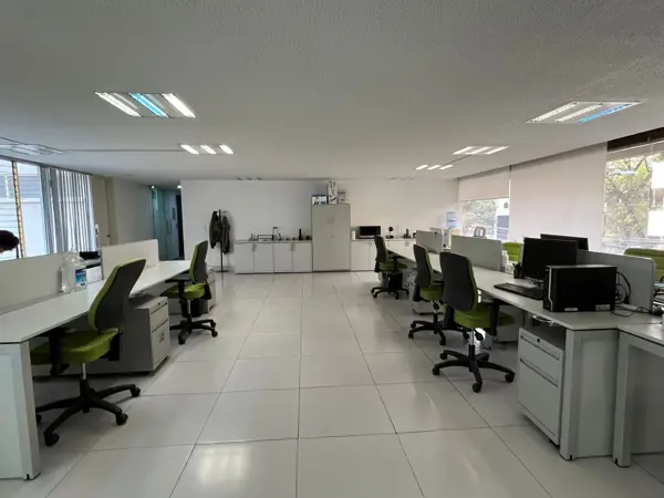RENTA OFICINA DEL VALLE AMUEBLADA