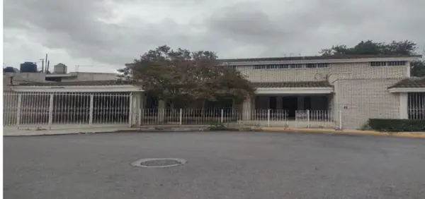 AMPLIA CASA EN RENTA IDEAL PARA FAMILIAS GRANDES O ESPACIOS DE TRABAJO