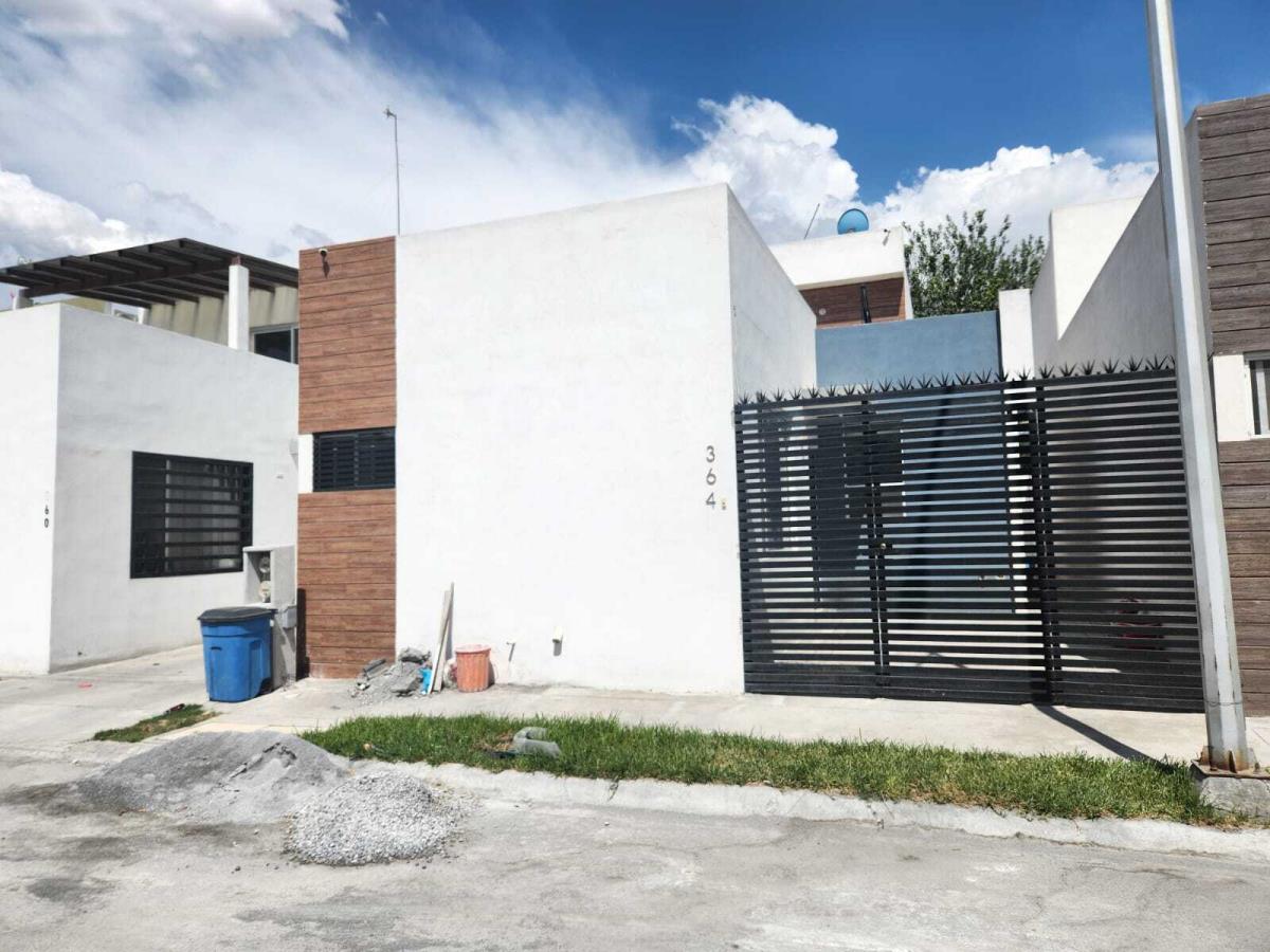 Casa en renta en Privada Encinales, Ramos Arizpe — foto 1 de 10