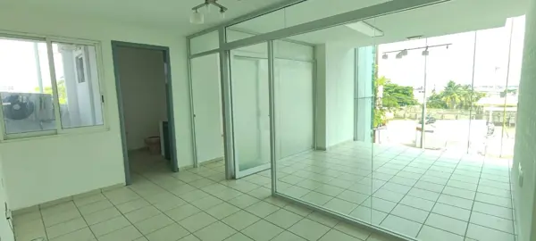 En renta bonita oficina en excelente ubicación