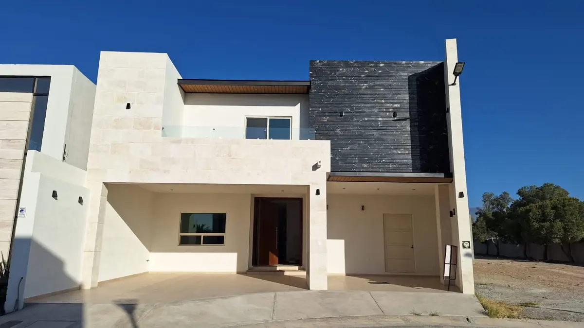 Casa en venta en Rincón de Alcántara, Saltillo — foto 1 de 24