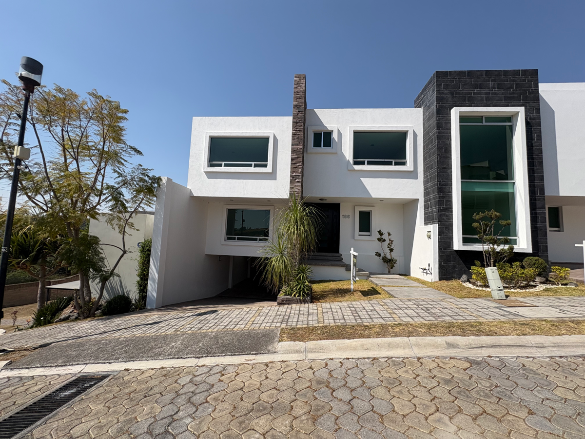 Casa en venta en Lomas de Angelópolis, San Andrés Cholula — foto 1 de 54