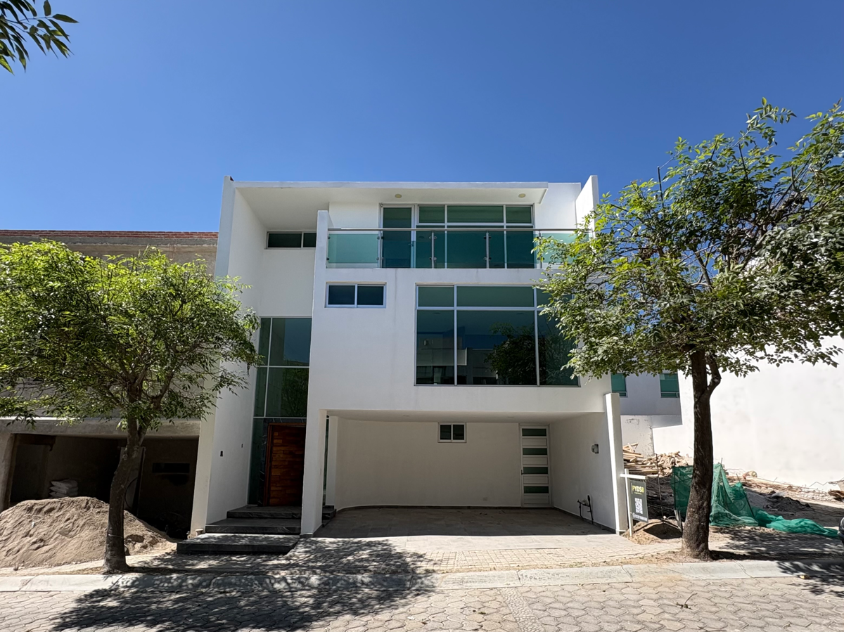Casa en venta en Lomas de Angelópolis, San Andrés Cholula — foto 1 de 32