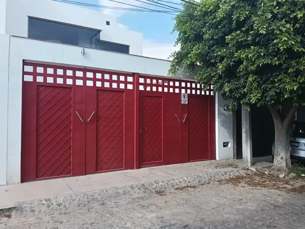 Casa en venta de 4 recámaras en el centro de San Juan del Río