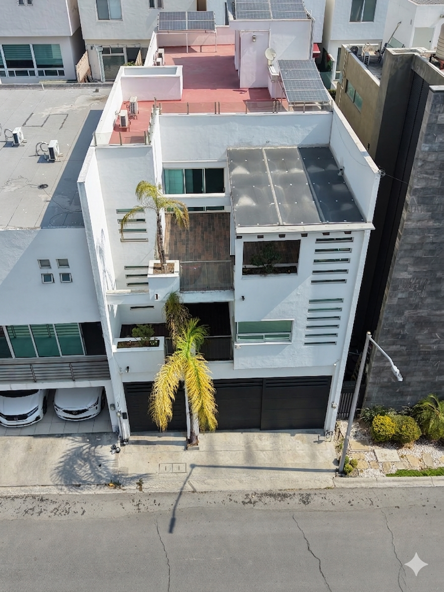 Casa en venta en Los Soles, Valle Oriente, San Pedro Garza García - Amplia y bien ubicada Casa en venta en Los Soles, Valle Oriente, San Pedro Garza García - Amplia y bien ubicada